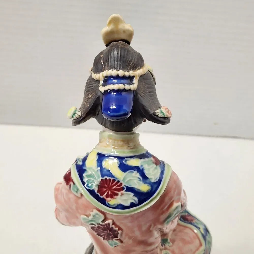 Shiwan Chinese Wucai Porcelain Seated Court Lady Figurine Moving Bracelet #75